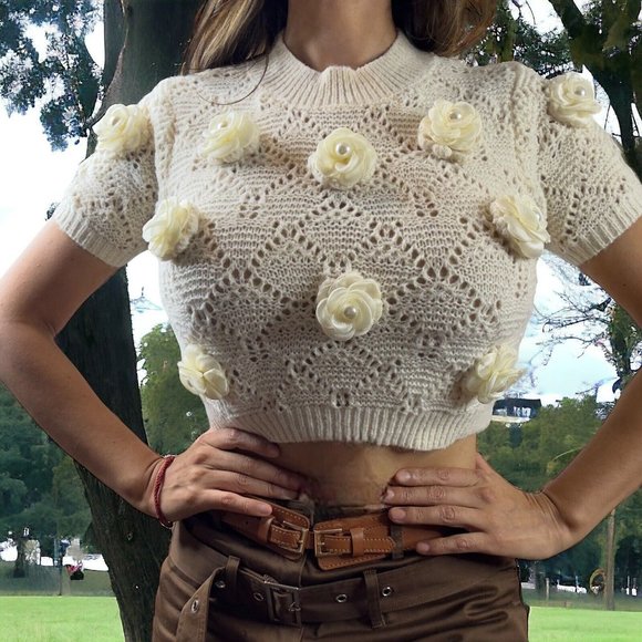 Crop Top Knit Medium Ivory Short Sleeve Crew Neck Decorated Pearls Faux Flowers - Picture 2 of 12